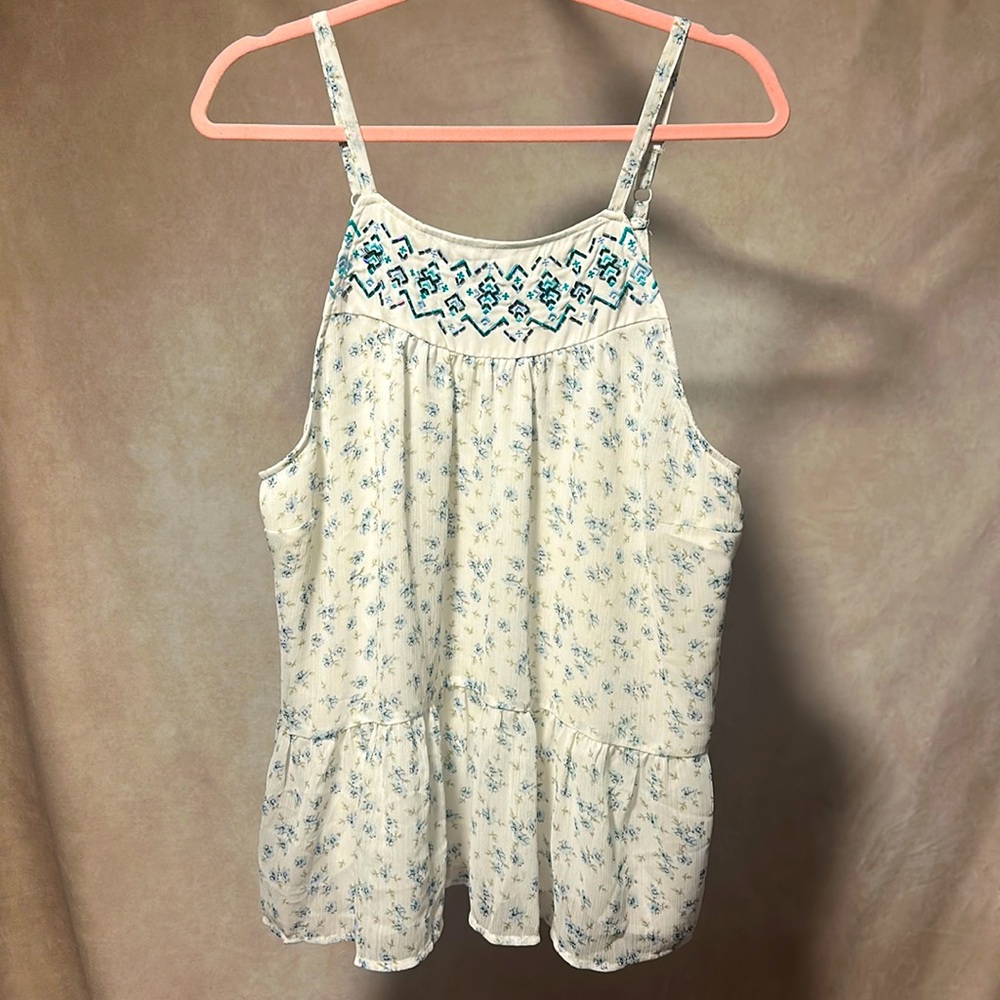 TORRID size 1- Strapped top with beaded embroidery 🐠🌸
